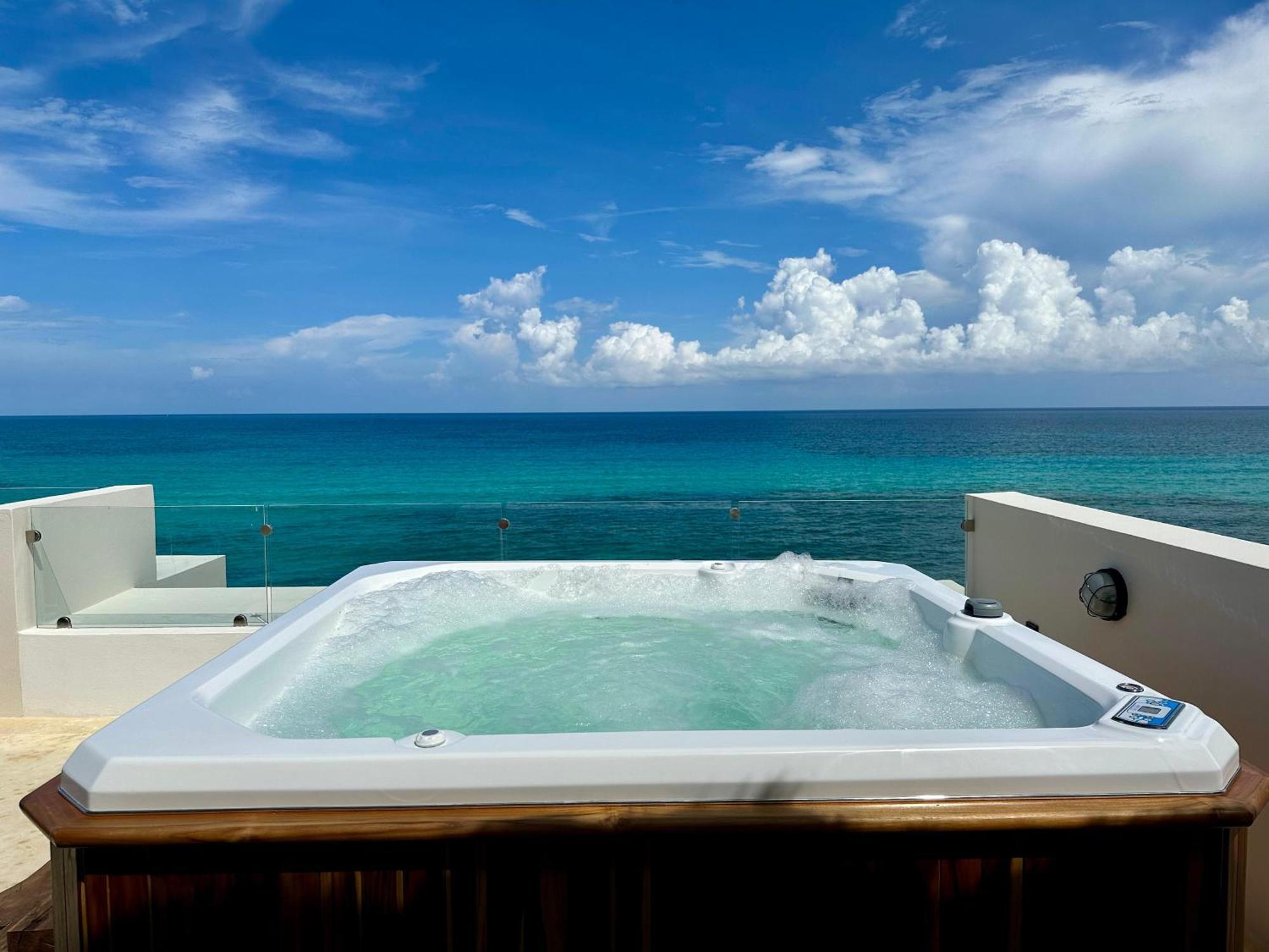 Angelina 28 Beachfront And Family Apartments - Modern And Relaxing Long Stays - 20 Min From Cancun Airport Puerto Morelos Dış mekan fotoğraf
